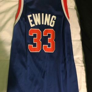 NY KNICKS JERSEY SIZE XL 18-20 KIDS